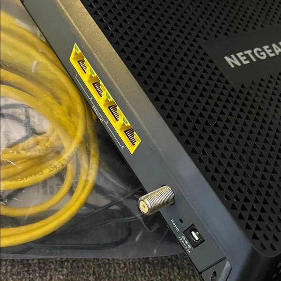 NETGEAR Black Modem Router Combo - Picture 3 of 3